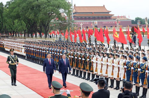 习近平同越共中央总书记苏林通电话
