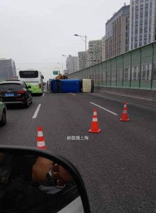 上海南北高架发生三车事故 幸无伤亡