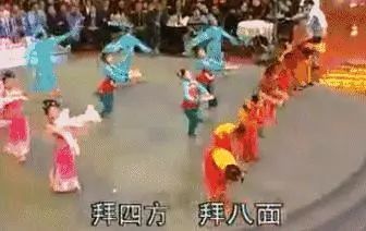 8岁男孩编程复刻春晚转手绢机器人