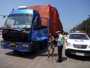 656吨“巨无霸”货车“优雅”前行