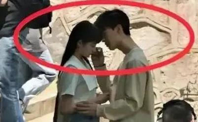 女生面试群演 结果电动车被录取了