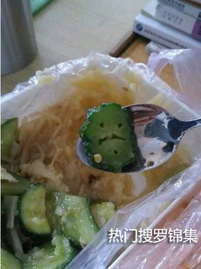 大爷超厉害一边做保安一边卖馄饨