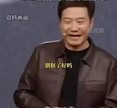 首批小米SU7 Ultra车标被抠