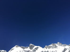玉龙雪山回应多位游客拍到雪崩