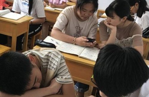 北大毕业生做正骨被踢出班级群