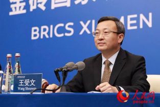 商务部部长：现在每天早上得看新闻