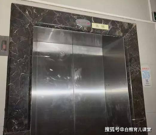 小区电梯失控从15楼滑坠至负1楼