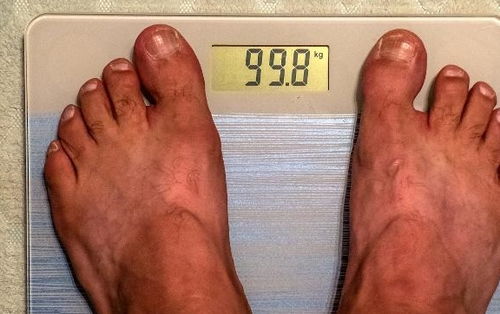 男子使用类固醇增肌致肝肾功能异常