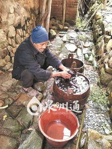 独居老人家中清出1.5吨废弃杂物