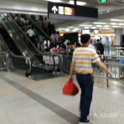 深圳北地铁站发生人员踩踏？假