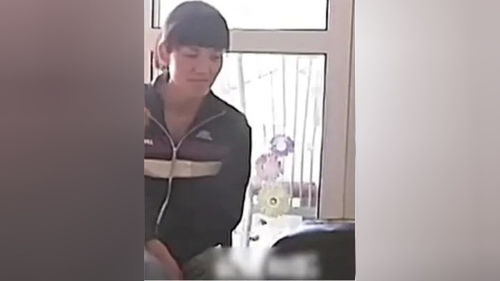 2岁娃烧伤 婆婆给儿媳下跪自责痛哭