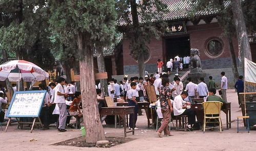 少林寺游客称多名女子进男厕