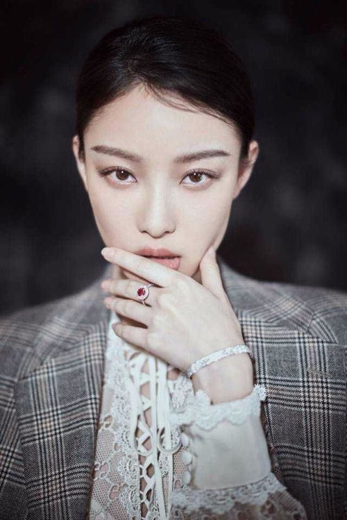 朱一龙倪妮撑一把伞好养眼