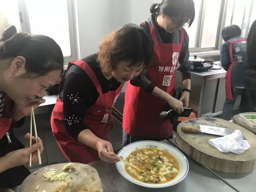 市监局回应女子公筷试吃咸菜后插回