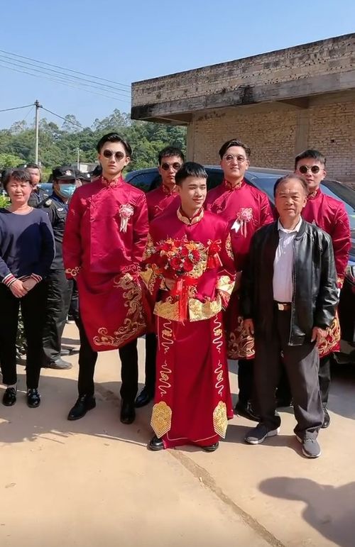 汪小菲四合院举办婚礼 保安门口把守
