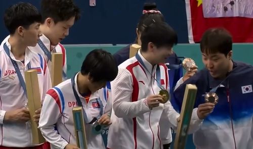 莎头夺冠 刘国梁现场颁奖