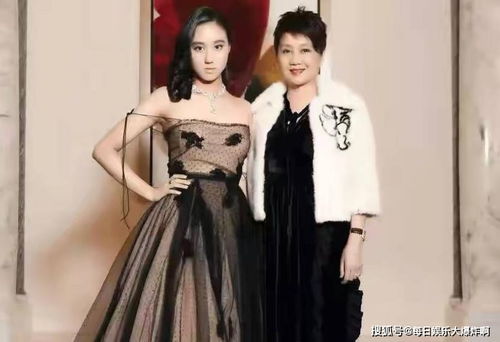 汪峰带一双儿女逛街