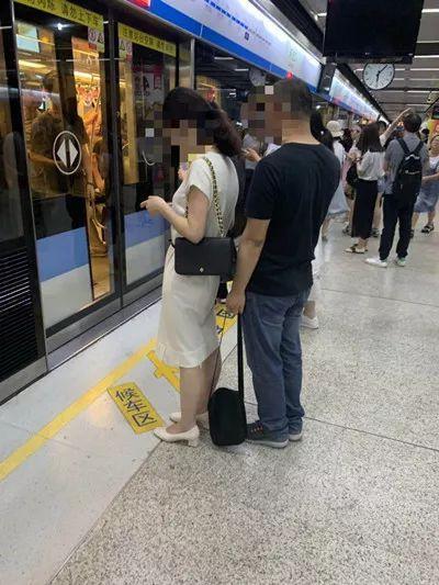 成都警方：地铁偷拍女性属实