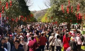 五一旅游遇到云南抹黑节有多“滇”